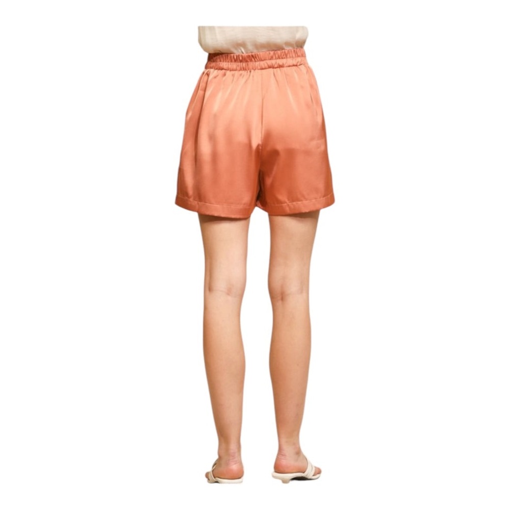 GLOW FLOW WIDE LEG PLEATED HIGH WAIST SHORTS
Peach Blush - Picture 4 of 7